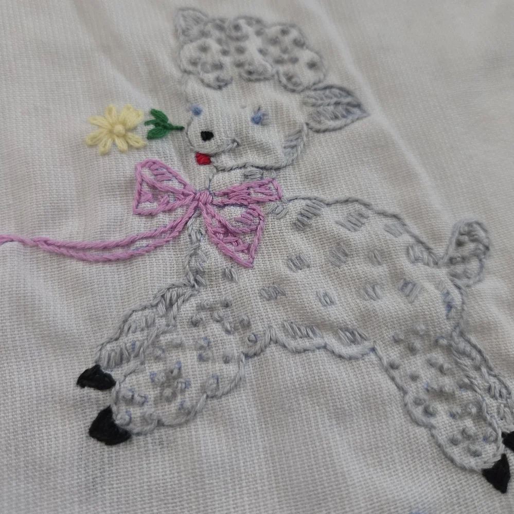 Vintage 1980s-1990s Embroidered Baby Lamb Bib Lace Trim